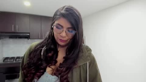 luna  online show from 11/04/25, 11:09