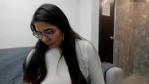 luna  online show from 11/23/25, 11:21