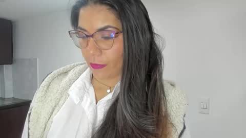 luna  online show from 04/24/26, 11:23