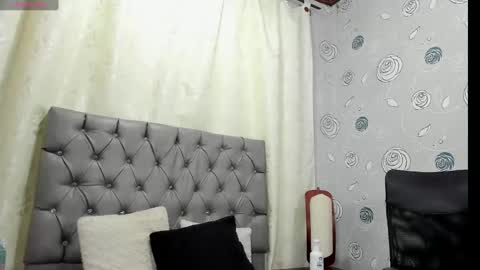 Luna Eva online show from 10/09/25, 02:37