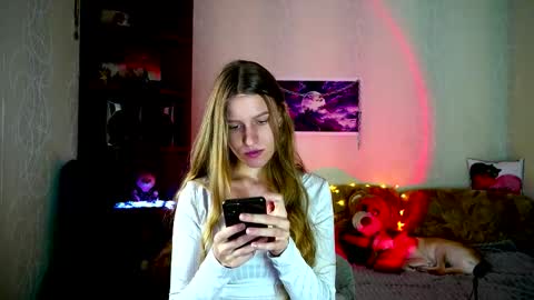 Snapshot of luna_evan chatting on 10/29/25, 07:54 luna_evan online show from 10/29/25, 07:54