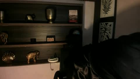 luna_ferrari online show from 04/17/26, 12:30