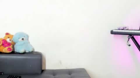 Snapshot of luna_fioree chatting on 11/11/25, 04:45 Luna Fioree online show from 11/11/25, 04:45