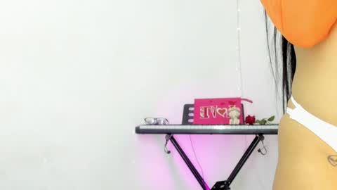 Snapshot of luna_fioree chatting on 11/14/25, 05:06 Luna Fioree online show from 11/14/25, 05:06