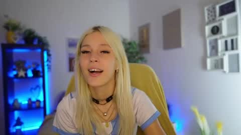 luna_grace18 online show from 08/03/26, 04:55