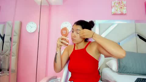 luna_hix online show from 04/22/26, 03:20