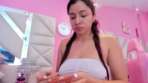 luna_hix online show from 06/04/26, 03:12