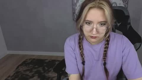 Luna Host online show from 04/26/26, 03:15