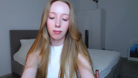 Snapshot of luna_insanity chatting on 12/14/24, 02:01 Luna online show from 12/14/24, 02:01