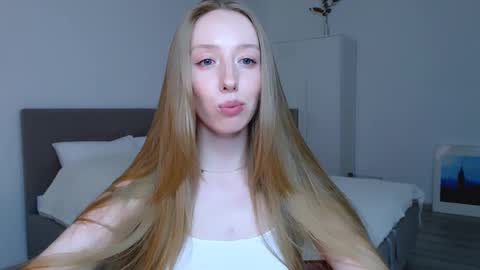 Snapshot of luna_insanity chatting on 01/15/25, 11:19 Luna online show from 01/15/25, 11:19