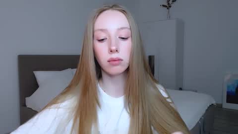 Snapshot of luna_insanity chatting on 01/19/25, 08:30 Luna online show from 01/19/25, 08:30