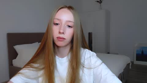 Snapshot of luna_insanity chatting on 01/25/25, 08:00 Luna online show from 01/25/25, 08:00