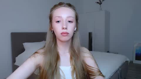 Snapshot of luna_insanity chatting on 02/23/25, 06:56 Luna online show from 02/23/25, 06:56