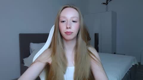 Snapshot of luna_insanity chatting on 09/08/25, 08:30 Luna online show from 09/08/25, 08:30