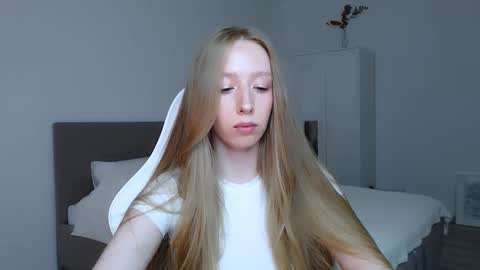 Snapshot of luna_insanity chatting on 09/24/25, 08:45 Luna online show from 09/24/25, 08:45