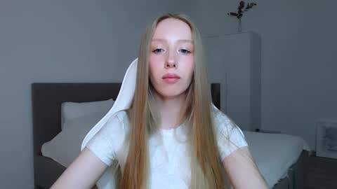 Snapshot of luna_insanity chatting on 10/20/25, 08:09 Luna online show from 10/20/25, 08:09