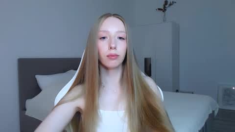 Snapshot of luna_insanity chatting on 10/28/25, 08:11 Luna online show from 10/28/25, 08:11