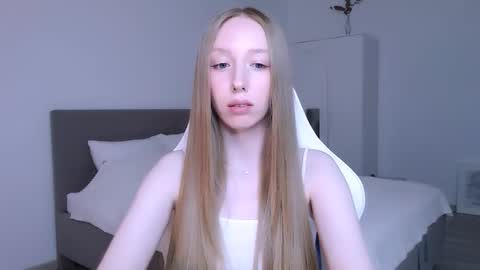 Snapshot of luna_insanity chatting on 11/20/25, 08:19 Luna online show from 11/20/25, 08:19