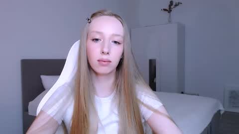 Snapshot of luna_insanity chatting on 11/28/25, 08:44 Luna online show from 11/28/25, 08:44