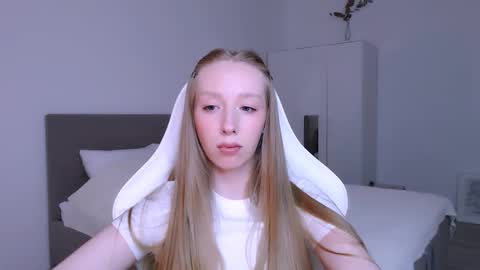 Snapshot of luna_insanity chatting on 12/14/25, 01:11 Luna online show from 12/14/25, 01:11