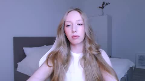 Snapshot of luna_insanity chatting on 12/15/25, 09:19 Luna online show from 12/15/25, 09:19