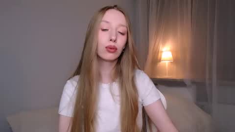 Snapshot of luna_insanity chatting on 06/18/26, 10:36 Luna online show from 06/18/26, 10:36
