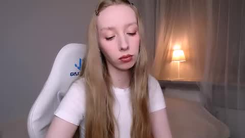 Snapshot of luna_insanity chatting on 07/20/26, 10:01 Luna online show from 07/20/26, 10:01