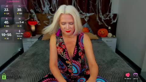 luna_lew1s online show from 10/30/25, 09:00