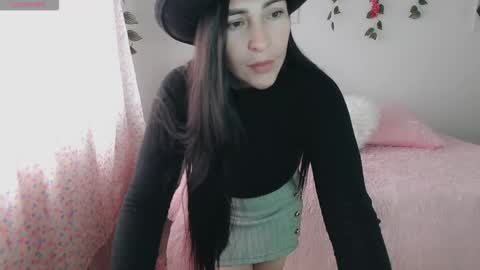Snapshot of luna_lgomez chatting on 11/11/25, 12:49 luna online show from 11/11/25, 12:49