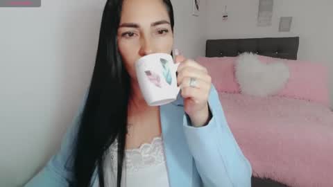 Snapshot of luna_lgomez chatting on 12/18/25, 11:38 luna online show from 12/18/25, 11:38