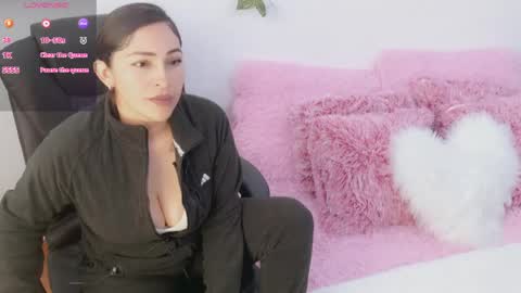 Snapshot of luna_lgomez chatting on 05/27/26, 12:02 luna online show from 05/27/26, 12:02