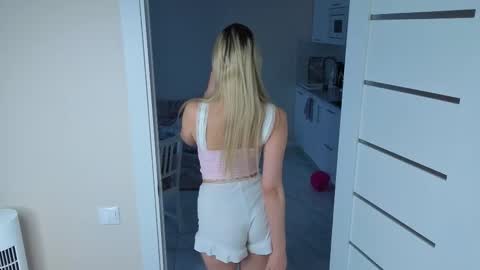 Olivia online show from 11/25/25, 10:59