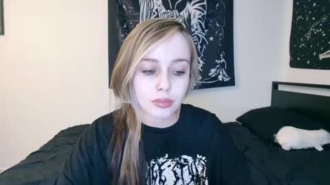 Luna online show from 09/21/25, 05:20