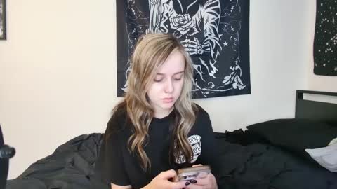 Luna online show from 10/08/25, 09:34