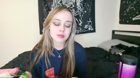 Luna online show from 10/21/25, 12:33