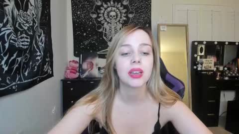 Luna online show from 11/27/25, 03:08