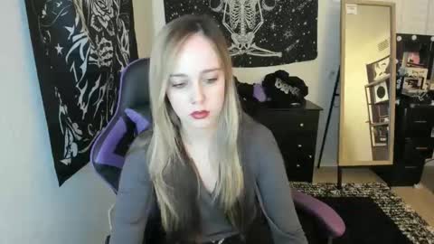 Luna online show from 12/14/25, 12:49