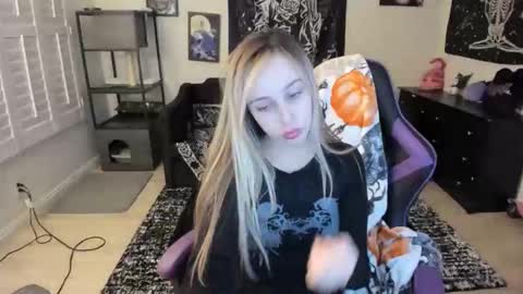 Luna online show from 02/04/26, 04:07