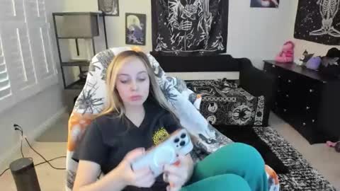 Luna online show from 02/06/26, 06:55