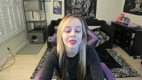 Luna online show from 02/25/26, 04:22