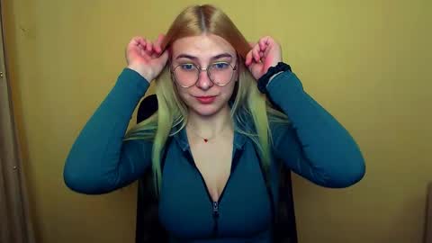 Luna online show from 01/04/25, 08:17