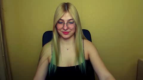 Luna online show from 02/04/25, 08:24