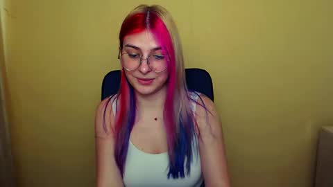 Luna online show from 02/21/25, 12:17