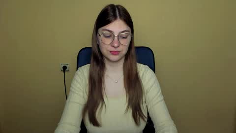 Luna online show from 04/28/26, 08:41