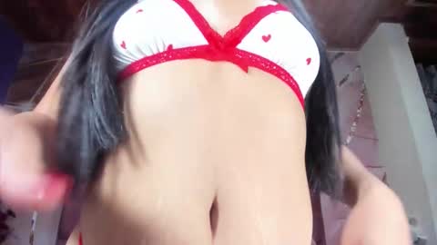 Snapshot of luna_maisonn chatting on 12/21/25, 04:08 LUNA online show from 12/21/25, 04:08