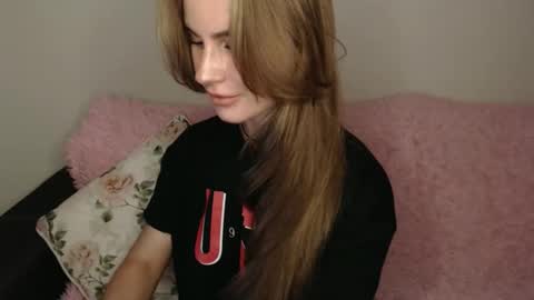 Snapshot of luna_moon77 chatting on 09/13/25, 05:35 Luna online show from 09/13/25, 05:35