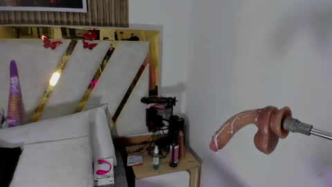 luna_naughty1 online show from 04/23/26, 06:54