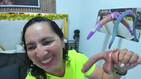 luna_naughty1 online show from 06/05/26, 07:52