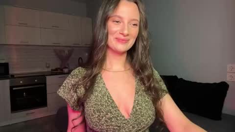 luna_raee online show from 11/11/25, 01:11