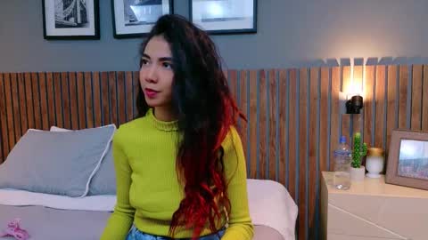 LUNA  online show from 10/01/25, 01:17